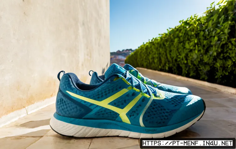 Home 17 여름용 남성 운동화 - Photorealistic summer men’s running shoes in lightweight breathable mesh, displayed neatly on a sunl...
